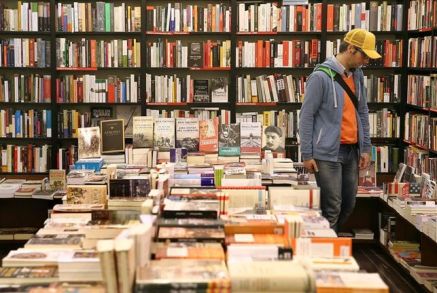 ciento-espanoles-prefiere-libro-electronico_EDIIMA20150108_0531_15